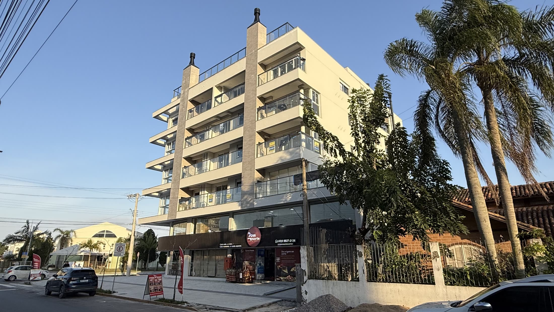 Planta baja comercial y accesos