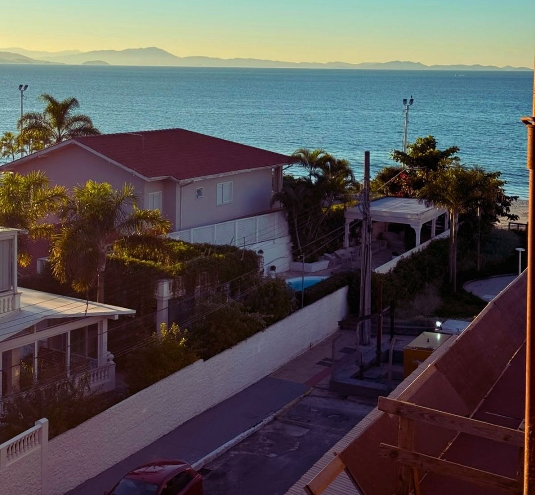 Vista actual desde el apartamento: mar y bahía
