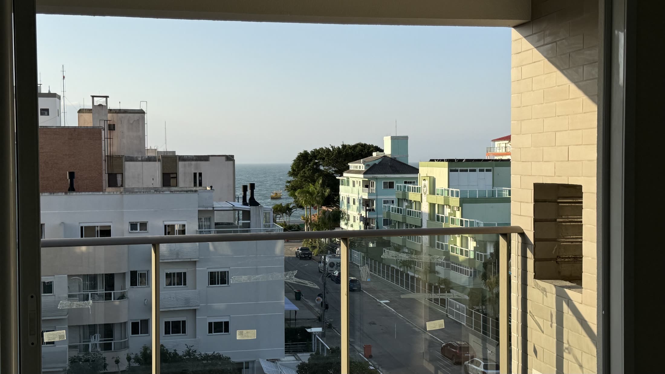 Vista al mar desde la sacada de una unidad